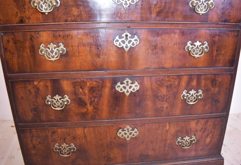 Yew wood chest of drawers - Image 7